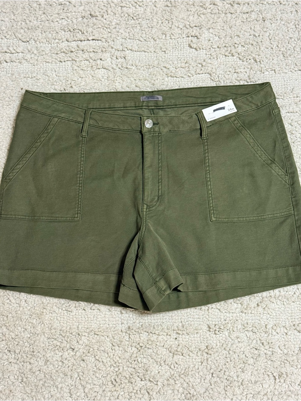 New Women’s Maurices Plus Size High-Rise Green Khaki Shorts With Stretch Sz 24W